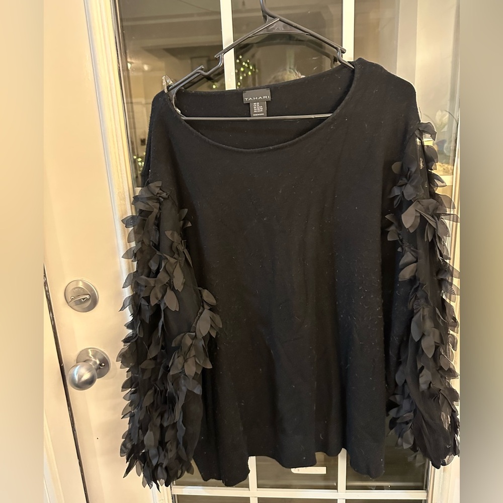 Tahari fun professional blouse